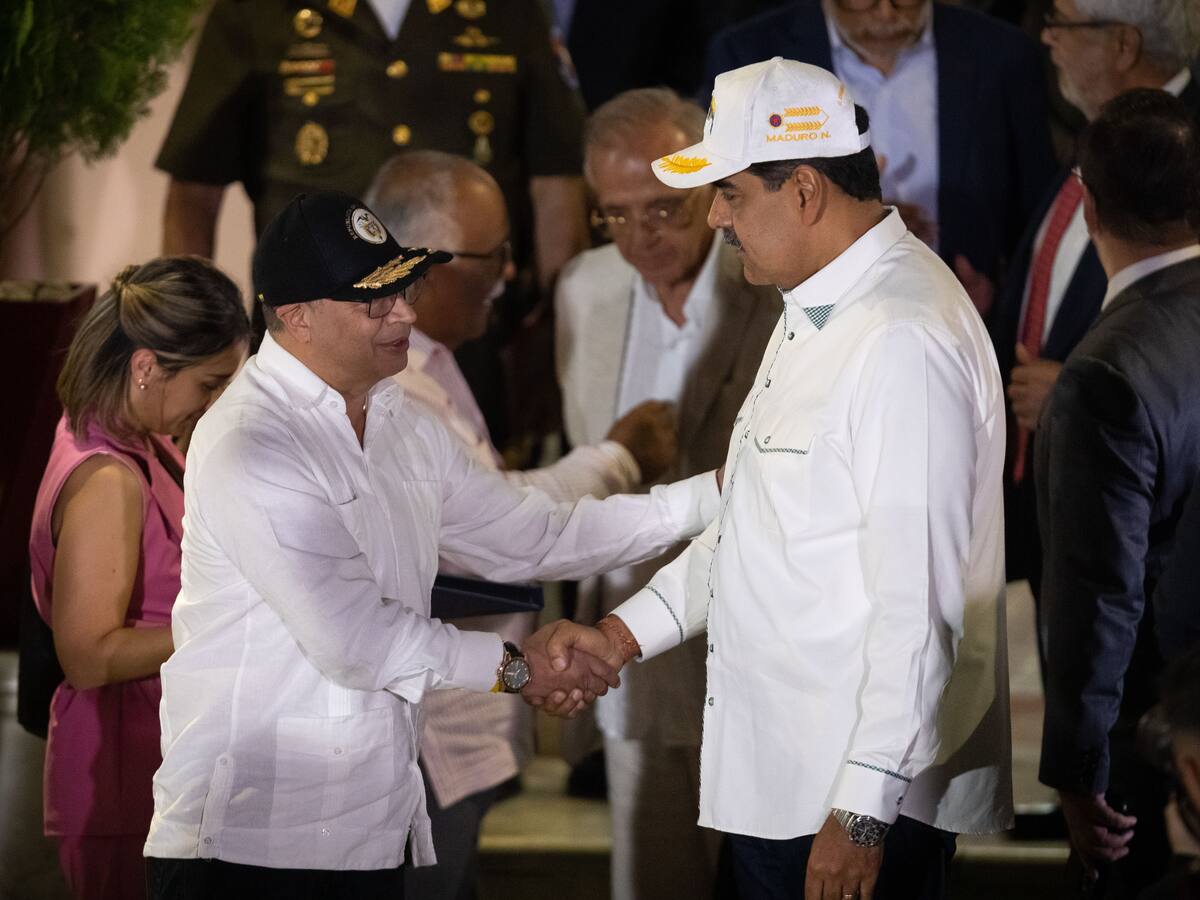 Petro conversó con Maduro y abogó por mantener la paz en Venezuela