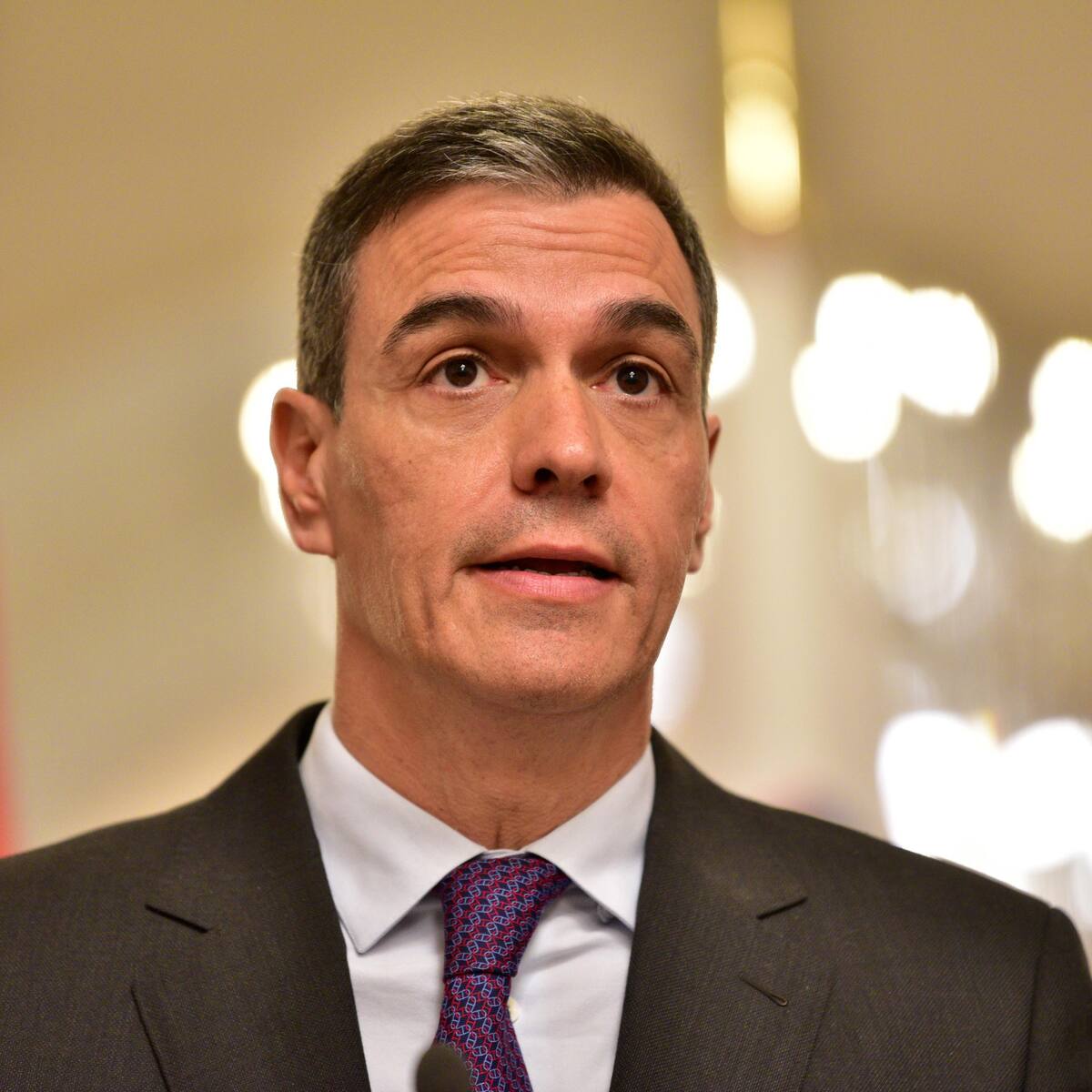 “Presidente, quédese”: socialistas españoles piden a Pedro Sánchez que no dimita