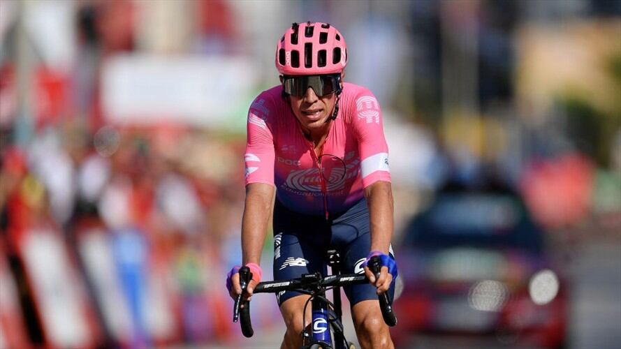 Después de la caída, Rigoberto Urán se integró lo más rápido posible de nuevo al pelotón. Foto: Getty Images