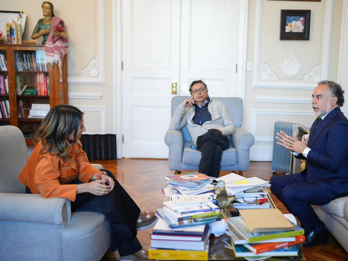 Petro y Laura Sarabia se reunieron con Benedetti tras su renuncia como embajador ante la FAO