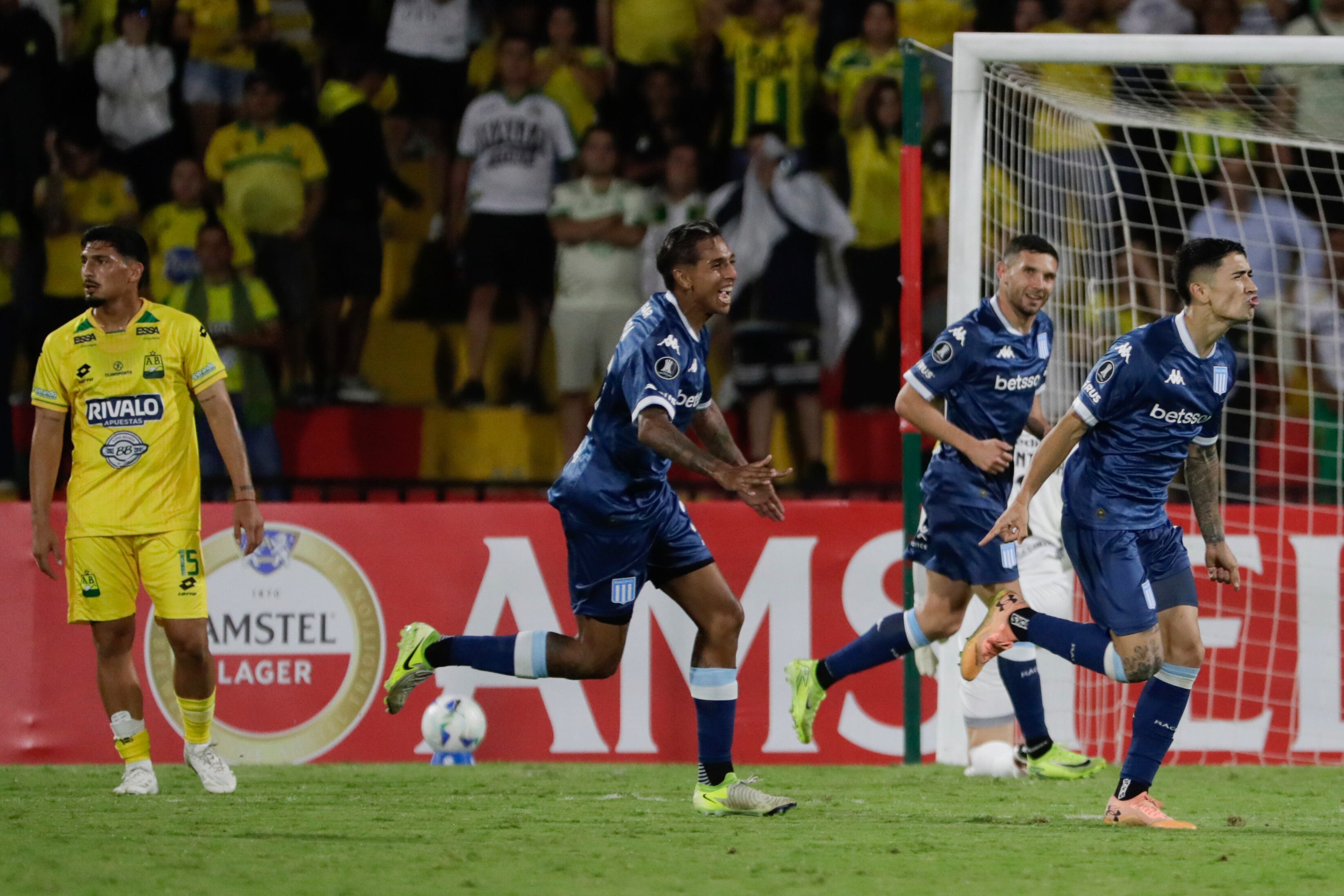Santiago Solari de Racing celebra un gol ante el Atlético Bucaramanga por la cuarta fecha de la Copa Libertadores. FOTO: EFE/ Carlos Ortega