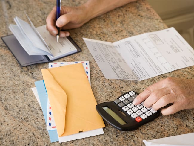 Recibo de la luz imagen de referencia. Foto: Getty Images.
