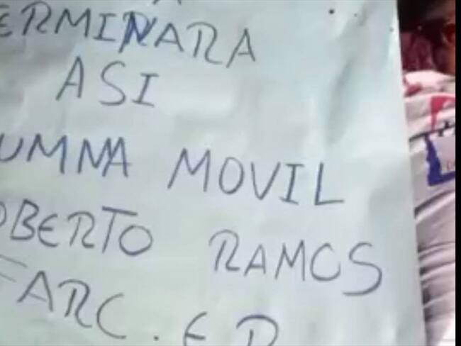 En la escena fue encontrado este letrero . Foto: Cortesía