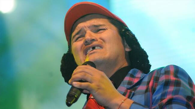 El comediante Hassam imita a empresario que mató a seis jóvenes en Santa Marta. Foto: Cortesía Colprensa