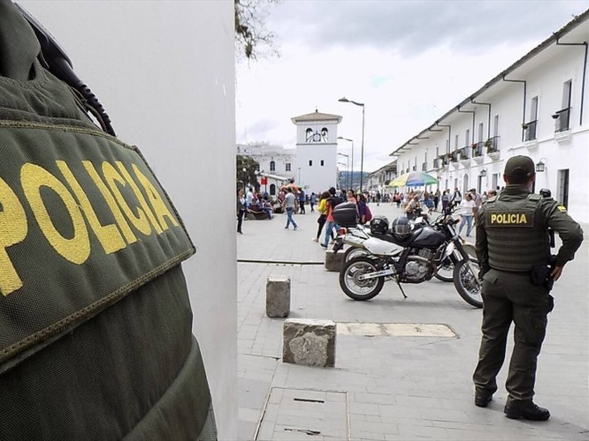 Plantón en Santa Marta en solidaridad con la Policía Nacional