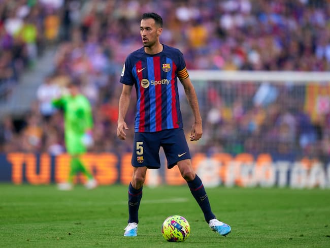 BARCELONA, SPAIN - MAY 02: Sergio Busquets of FC Barcelona with the ball during the LaLiga Santander match between FC Barcelona and CA Osasuna at Spotify Camp Nou on May 02, 2023 in Barcelona, Spain. (Photo by Pedro Salado/Quality Sport Images/Getty Images)