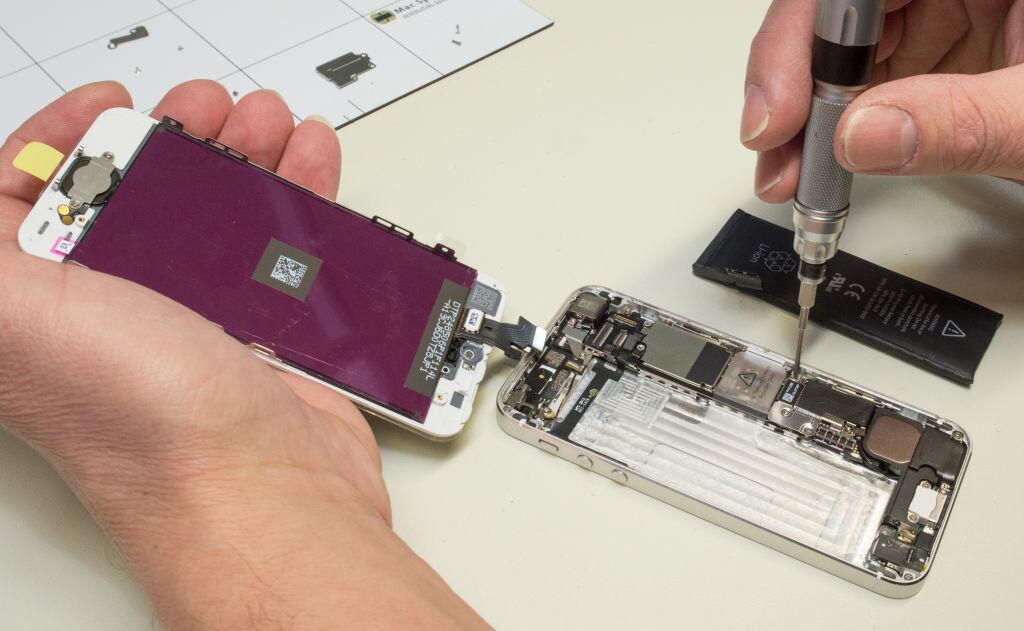 Imagen de referencia de reparación de Apple. Foto: Getty Images.