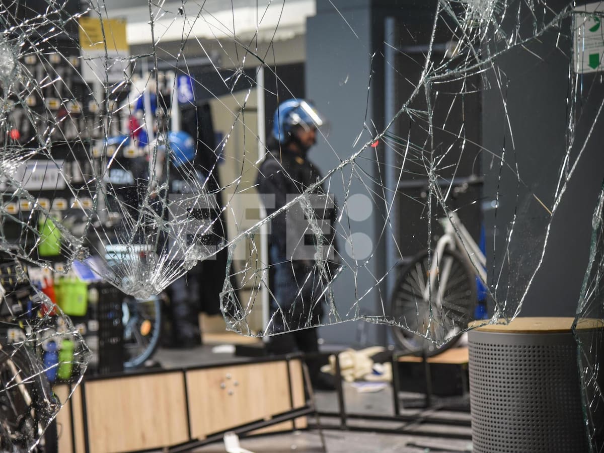 Milán vuelve a vivir una tarde de disturbios y choques entre grupos de jóvenes y policía