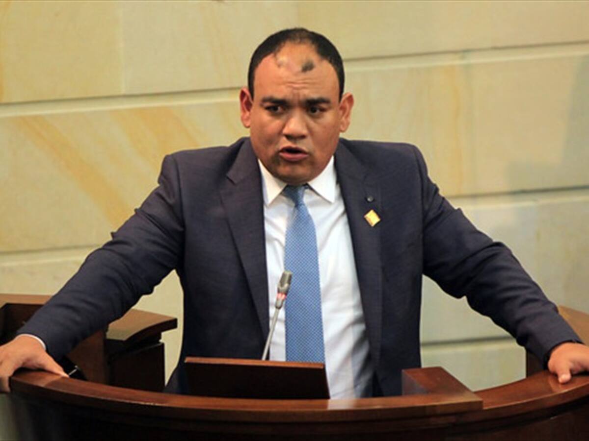 Fiscalía pide a la Corte investigar al senador Antonio José Correa por caso de 'mermelada'