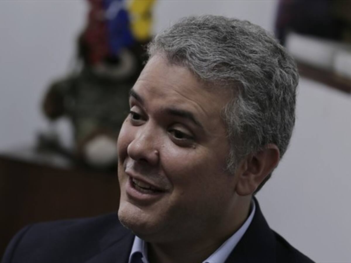 Se suspenden procedimientos para nombrar y remover libremente a empleados públicos