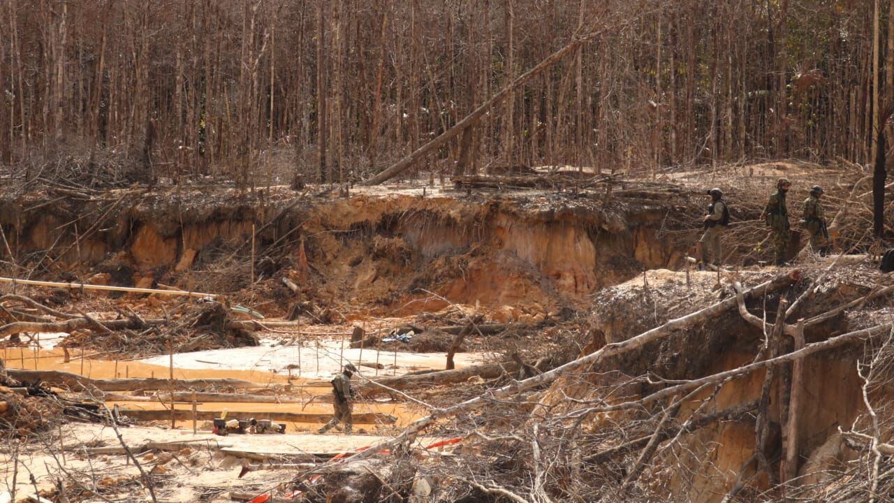 Fuerzas Militares desmantela mina ilegal que depredaba las selvas de Guainía: Foto: Cortesía Fuerzas Militares