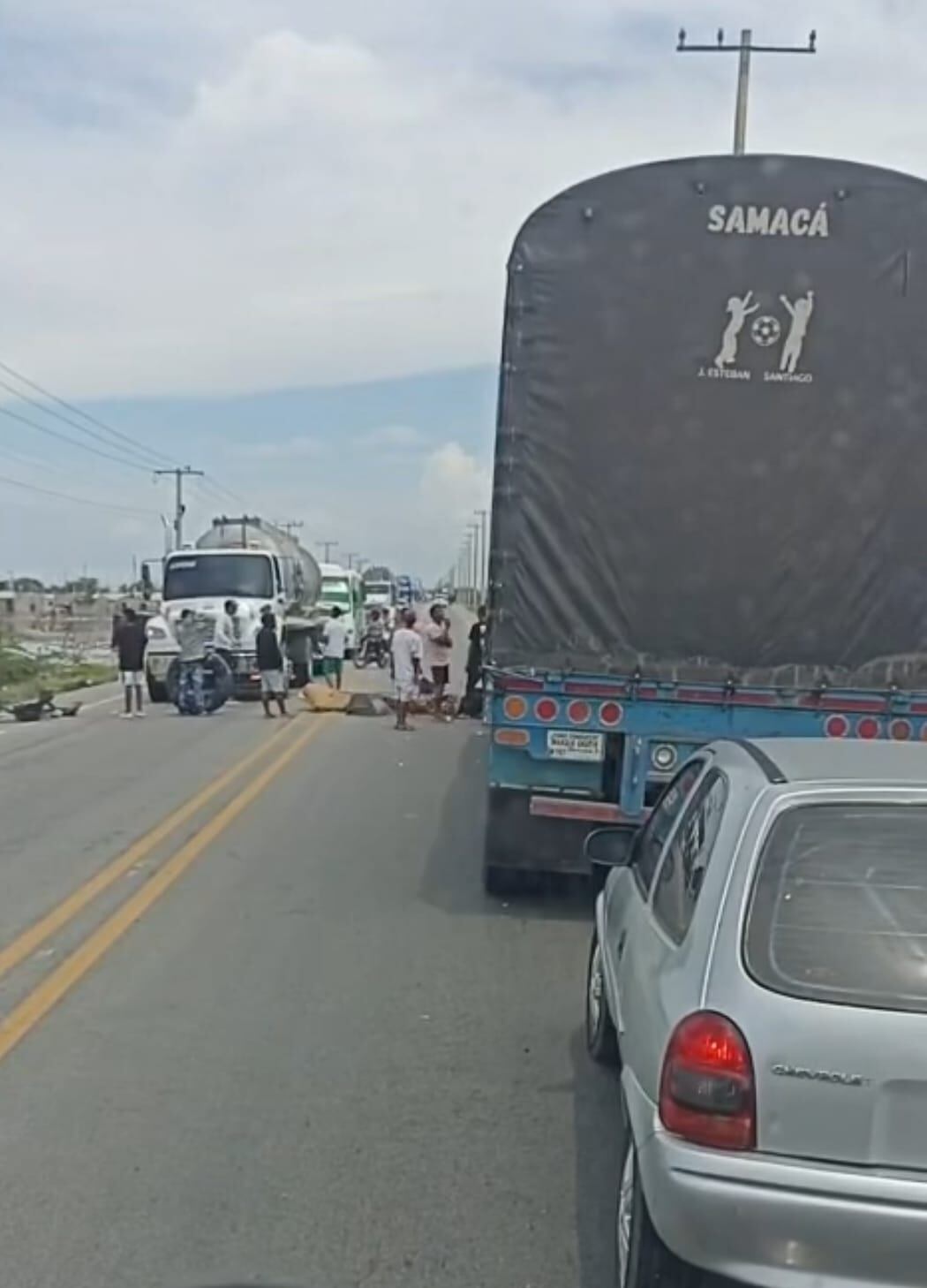 Bloqueo de la vía en Tasajera, Magdalena/ Anuar María