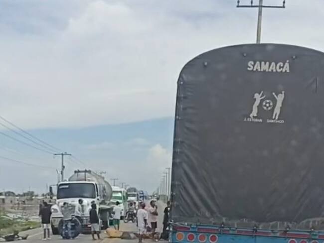 Bloqueo de la vía en Tasajera, Magdalena/ Anuar María