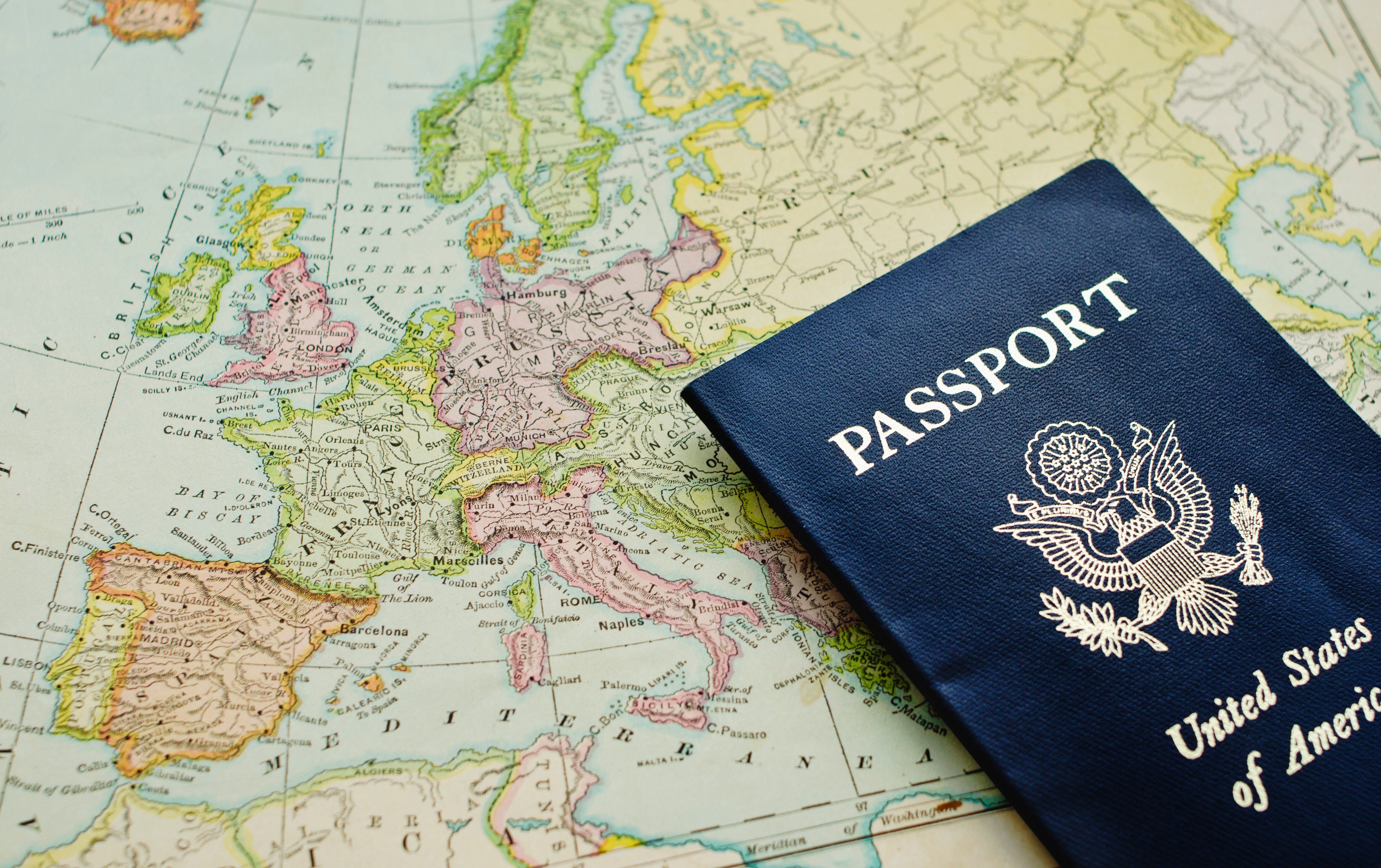 Pasaporte de viaje en Europa. Foto: Getty Images.