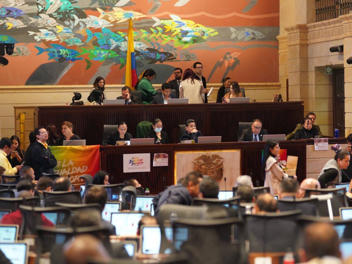Reforma política pasa cuarto debate sin mayores cambios a propuesta del Gobierno