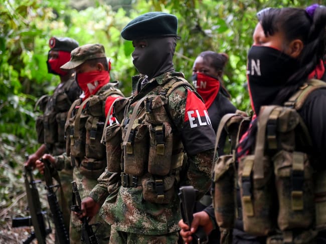 Members of the Ernesto Che Guevara front, belonging to the National Liberation Army (ELN) guerrillas, line up  at the jungle, in Choco department in Colombia, on May 23, 2019. - The ELN or National Liberation Army is Colombia&#039;s last rebel army and one of the oldest guerrillas in Latin America. (Photo by Raul ARBOLEDA / AFP)        (Photo credit should read RAUL ARBOLEDA/AFP via Getty Images)