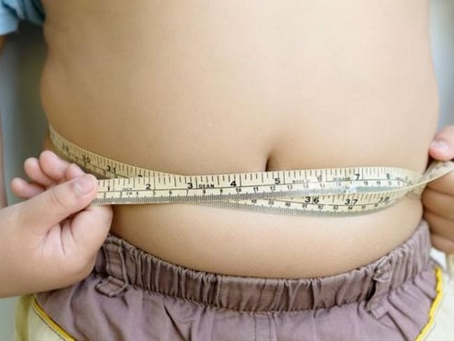 Es importante que los cambios que se le exigen a los niños sean adoptados por toda la familia.. Foto: BBC Mundo