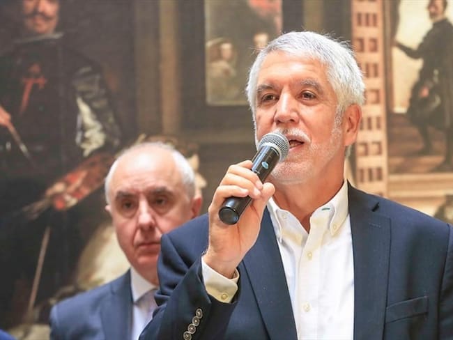 Enrique Peñalosa debe pagar una multa de 595 millones de pesos por desvincular sin justificación a una empleada del Distrito en el año 2000. Foto: Colprensa