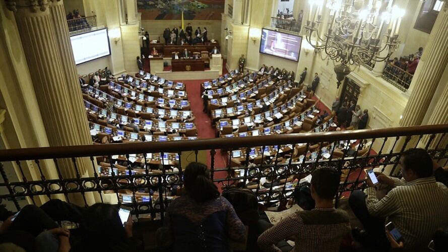 Ernesto Macías estudia acabar con 400 contratos de prestación de servicios en el Senado. Foto: Colprensa