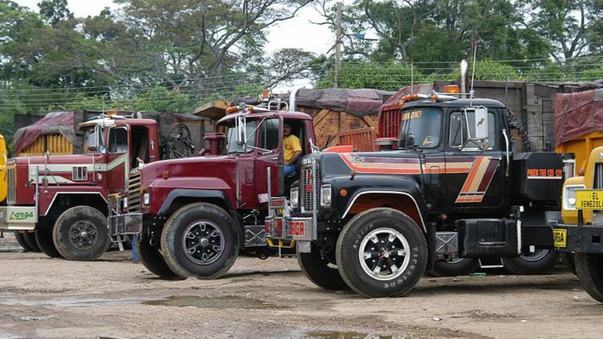 Transportador colombiano que no pague elevada suma no podrá transitar por Ecuador