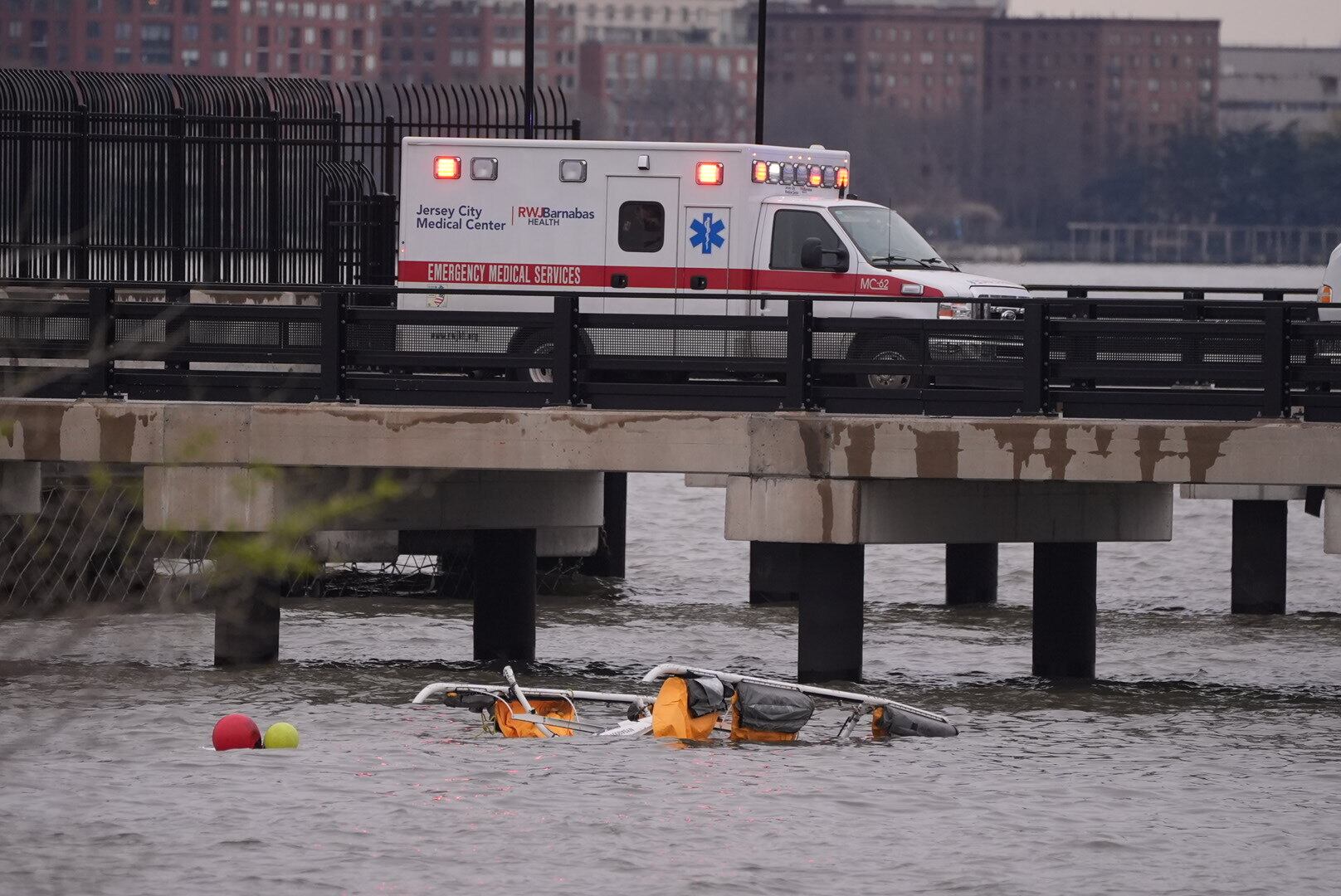 Accidente de helicoptero en New York. Foto: Lokman Vural Elibol/Anadolu via Getty Images.