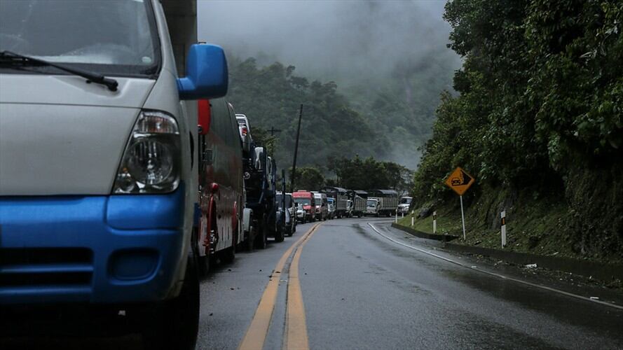 Transportadores preocupados por sobrecostos que deja cierre de vía Bogotá - Villavicencio. Foto: Colprensa