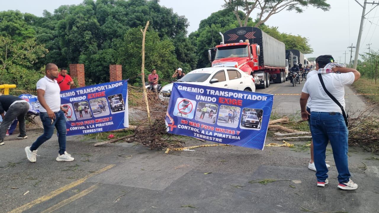 Cierre de la vía/ Cortesía