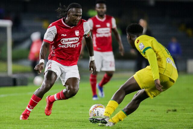 Bogotá. Febrero 06 de 2024. Independiente Santa Fe enfrenta al Atlético Bucaramanga por partido válido de la fecha 4 de la Liga BetPlay I 2024, en el estadio Nemesio Camacho El Campin. (Colprensa - Mariano Vimos)