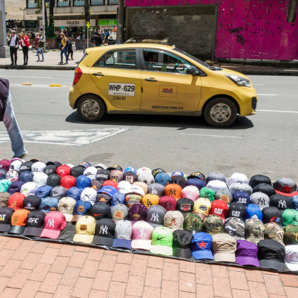 “No vuelvan o los roban y matan”: vendedores informales amenazan a funcionarios en Bogotá