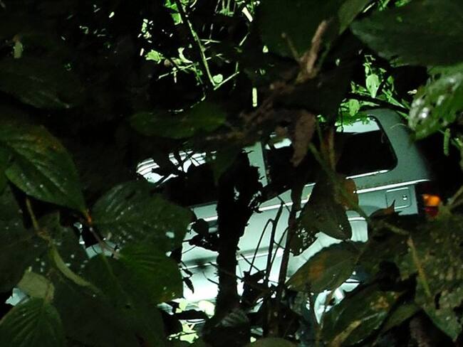 Un muerto y tres heridos deja caída de vehículo a un abismo en la vía Cali – Buenaventura