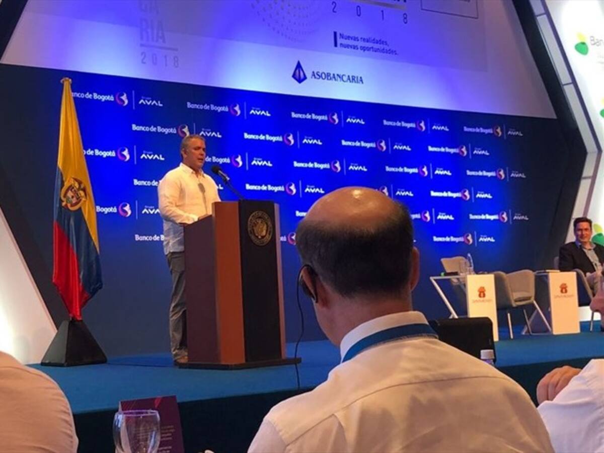 Duque propone “reducir las cargas que impiden la generación de empleo”