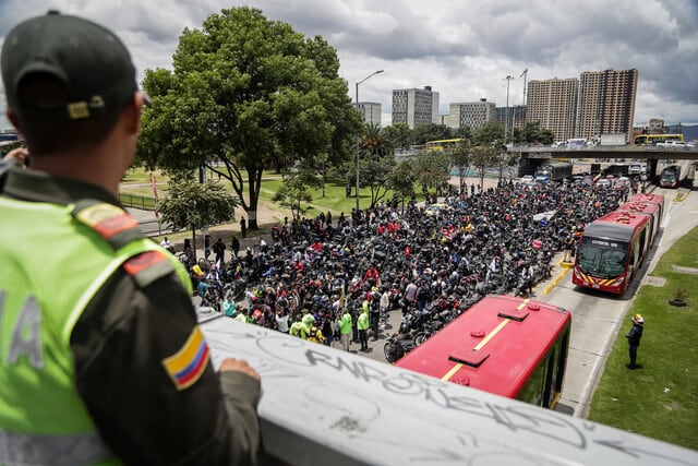 Manifestantes del gremio de transportadores y moteros en Bogotá este martes, 16 de septiembre. Foto: Colprensa.