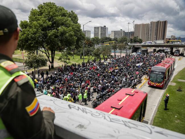 Manifestantes del gremio de transportadores y moteros en Bogotá este martes, 16 de septiembre. Foto: Colprensa.
