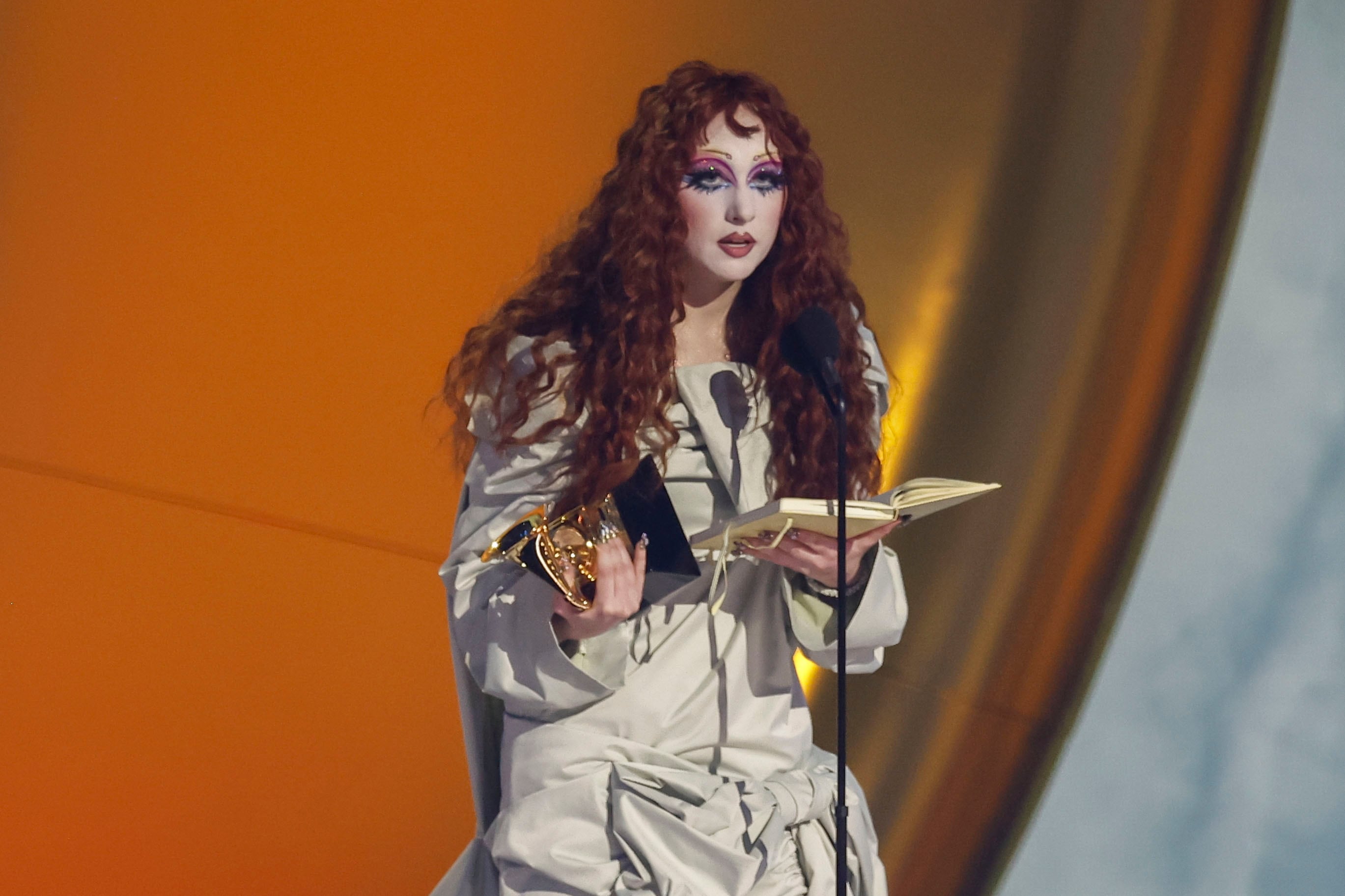 Los Angeles (United States), 02/02/2025.- US singer Chappell Roan accepts the Grammy for Best New Artist during the 67th annual Grammy Awards ceremony at Crypto.com Arena in Los Angeles, California, USA, 02 February 2025. EFE/EPA/CAROLINE BREHMAN