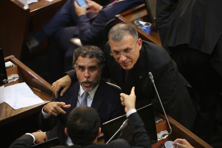 Niegan pérdida de investidura contra Roy Barreras y Armando Benedetti