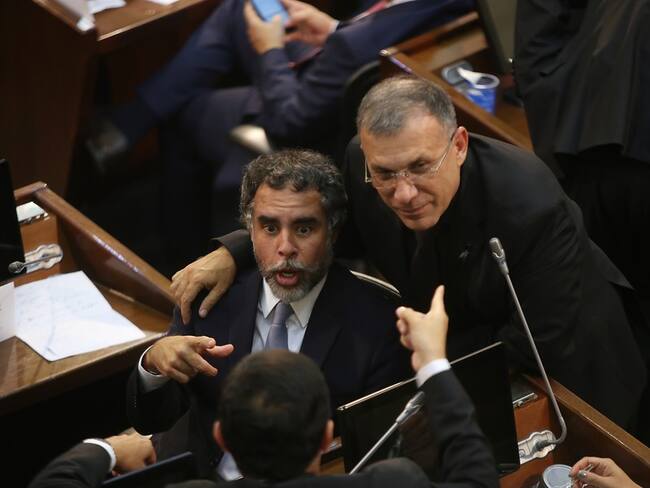 Niegan pérdida de investidura contra Roy Barreras y Armando Benedetti