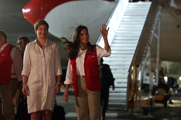 La reina Letizia, de España, llega al Aeropuerto Rafael Núñez en Cartagena. Foto: EFE.