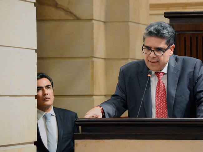 Carlos Hernán Rodríguez, contralor.