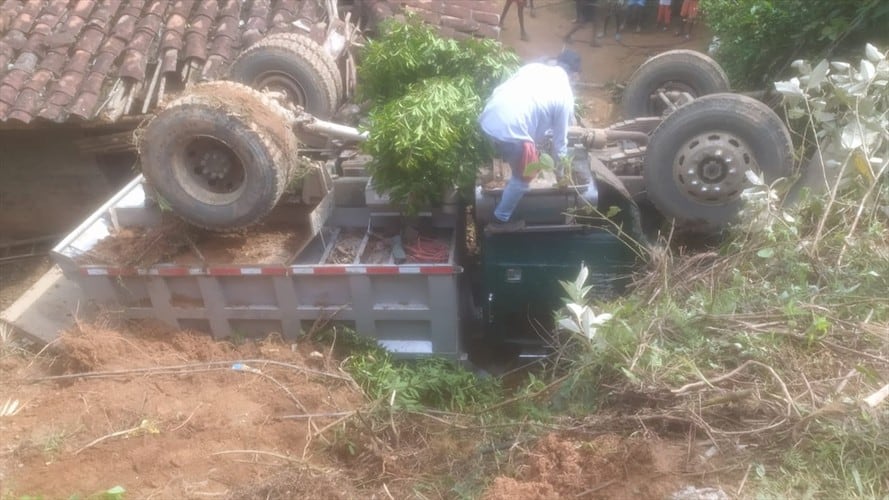 Habitantes de la zona auxiliaron a las personas que resultaron lesionadas . Foto: Cortesía