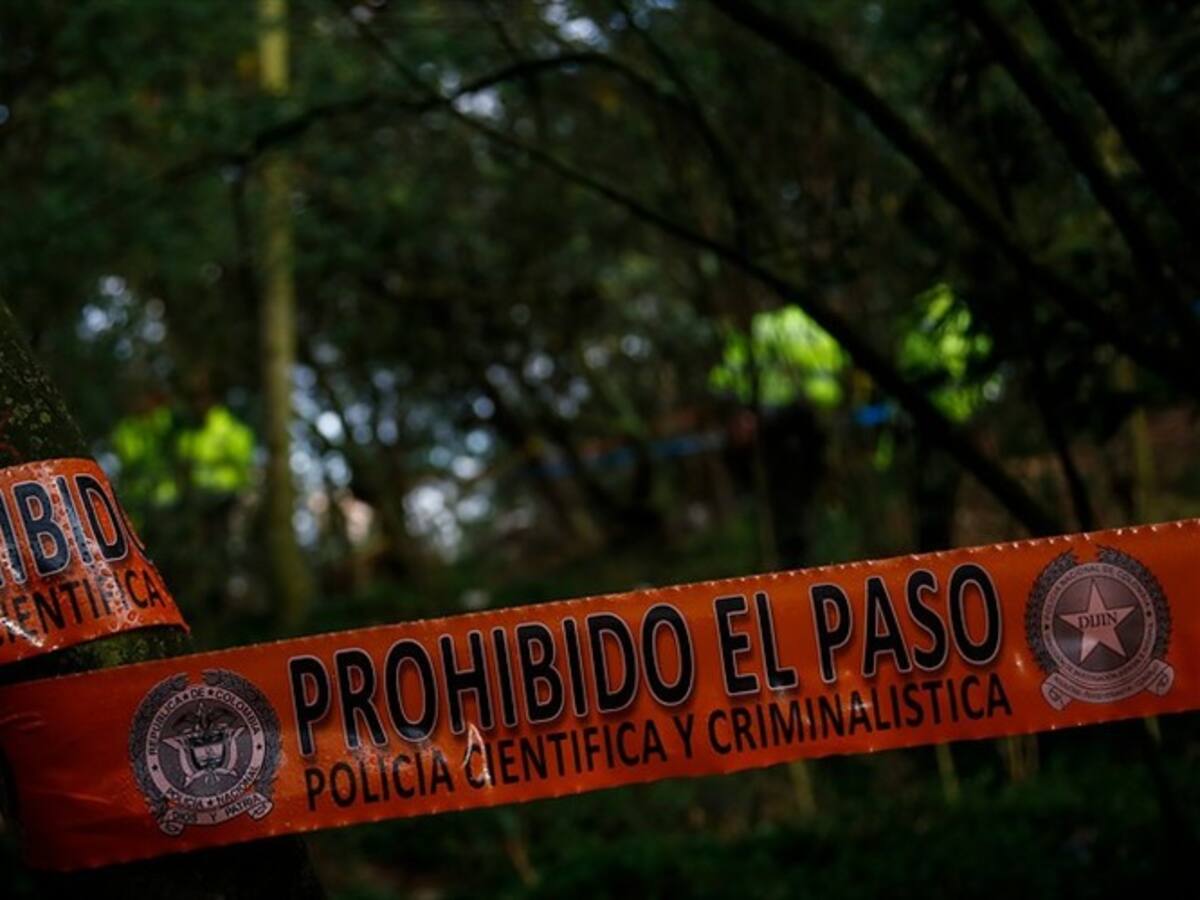 Un muerto y tres heridos por caída de una estructura en Medellín