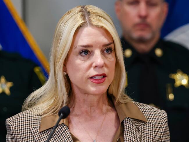 La fiscal general de EE.UU., Pam Bondi, en abril de 2025. FOTO: EVA MARIE UZCATEGUI/AFP vía Getty Images