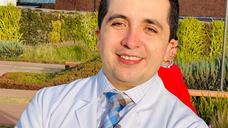 Cirugía de cerebro con paciente despierto: neurólogo explica razón de esta práctica