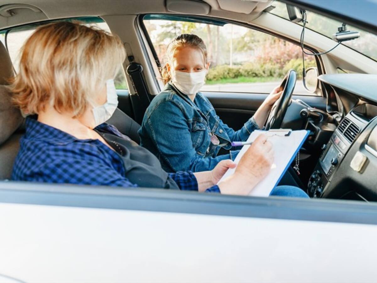 Trece centros de enseñanza automovilística fueron suspendidos por la Supertransporte