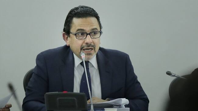 El precandidato presidencial Miguel Ceballos avanza en su recolección de firmas desde lo que él ha llamado la "derecha moderada". Foto: Colprensa / SERGIO ACERO