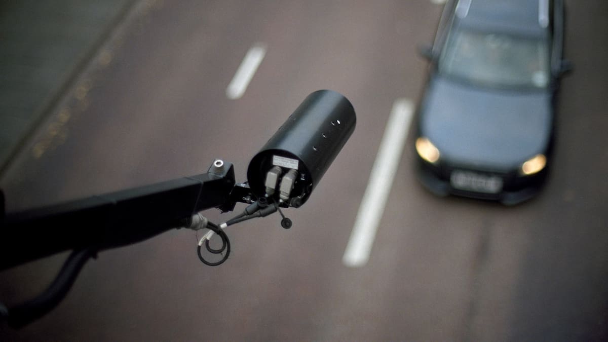 ¿Cómo saber si hay cámaras de velocidad y qué alcance tienen en Bogotá?