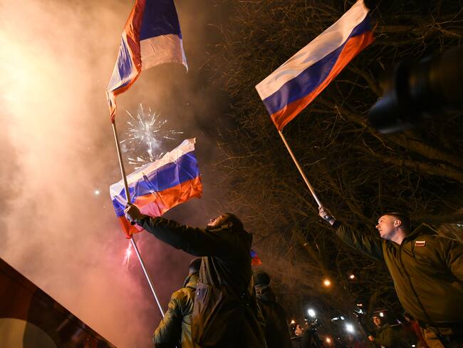 DONETSK, UKRAINE - FEBRUARY 21:  People of the self-proclaimed so-called Donetsk People&#039;s Republic (DNR) celebrate after Russia’s decision to recognize the Donetsk regions as an independent state in Donetsk, Ukraine on February 21, 2022.  (Photo by Stringer/Anadolu Agency via Getty Images)