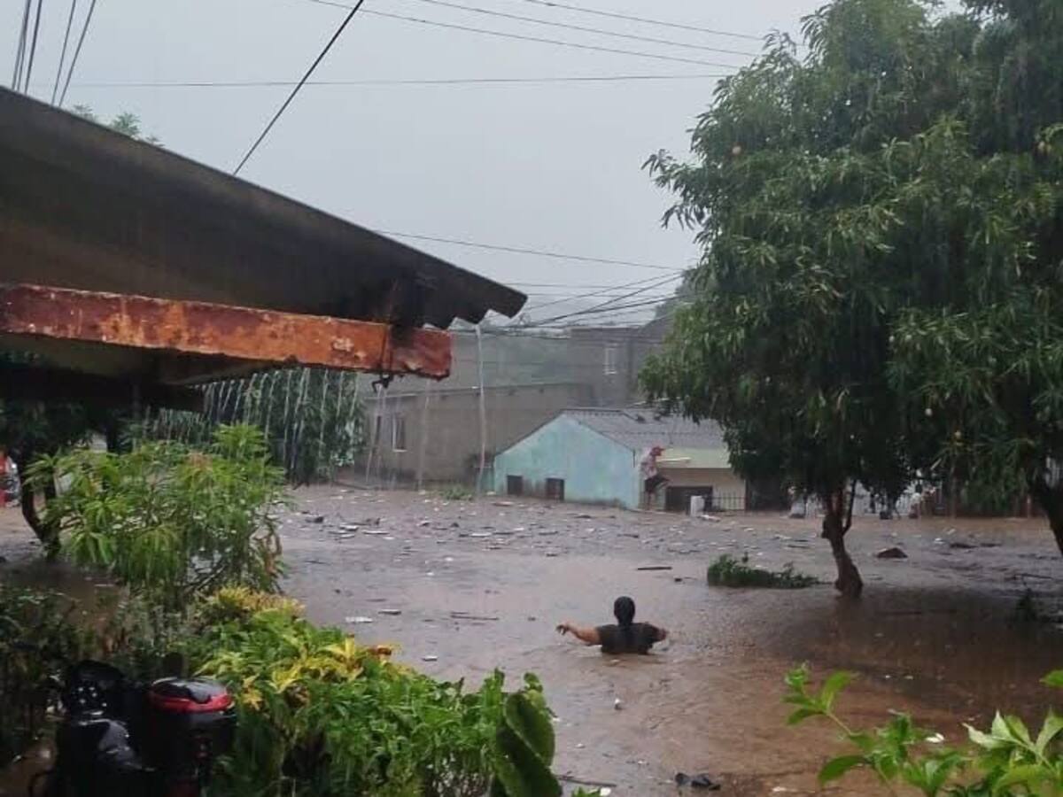 Fuerte aguacero en Santa Marta ocasionó afectaciones en la movilidad y en varias viviendas