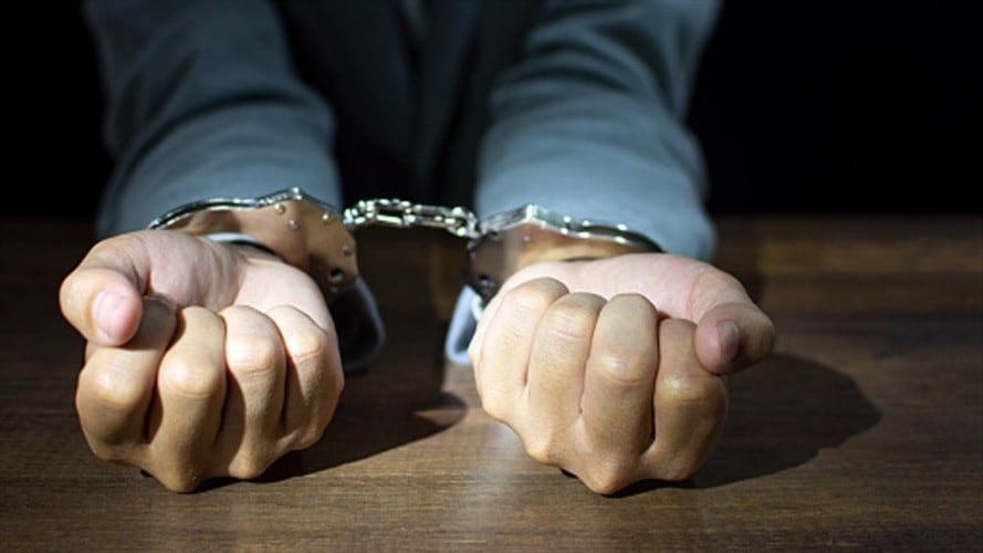 La víctima de 13 años de edad era entregada a un hombre que también fue capturado y judicializado.. Foto: Getty Images