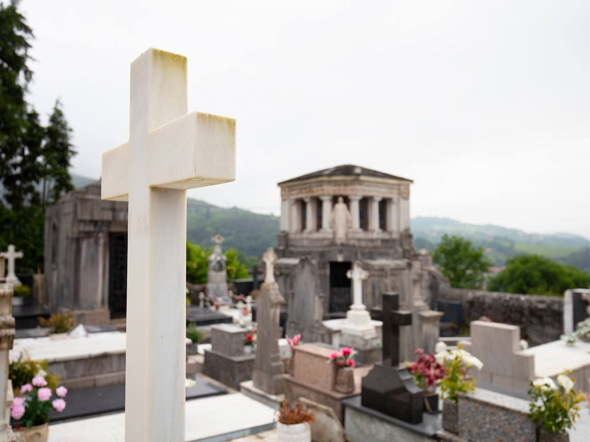 Superindustria formula pliego de cargos a empresa de servicios exequiales