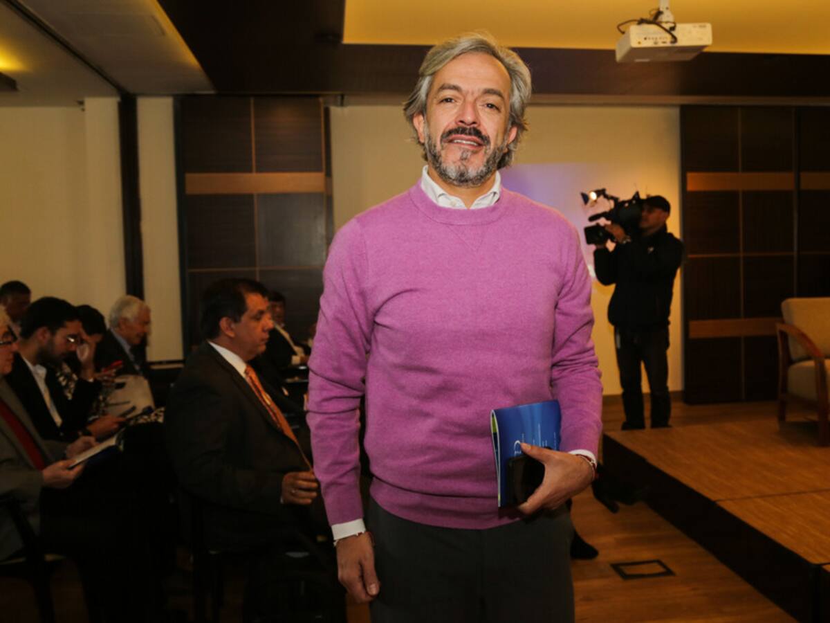 Pregunta sobre Samuel Moreno dejó “mudo” a Juan Daniel Oviedo